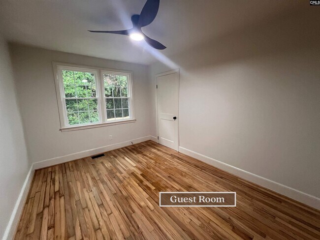 Building Photo - 720a Deerwood St