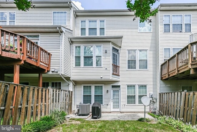 Building Photo - 829 Valemount Terrace NE