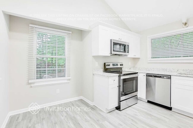 Building Photo - 3260 Redona Dr