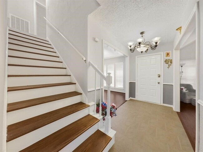 Building Photo - 12406 Sarti St