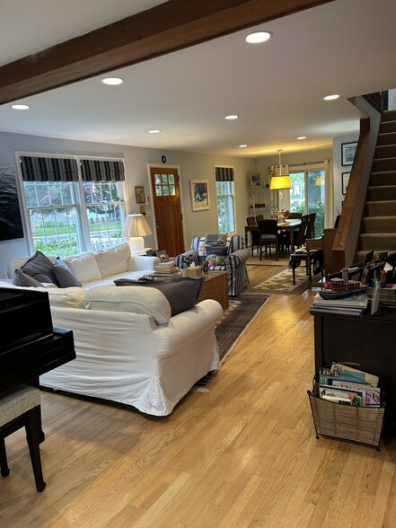 Llving room - 1111 Van Buren St