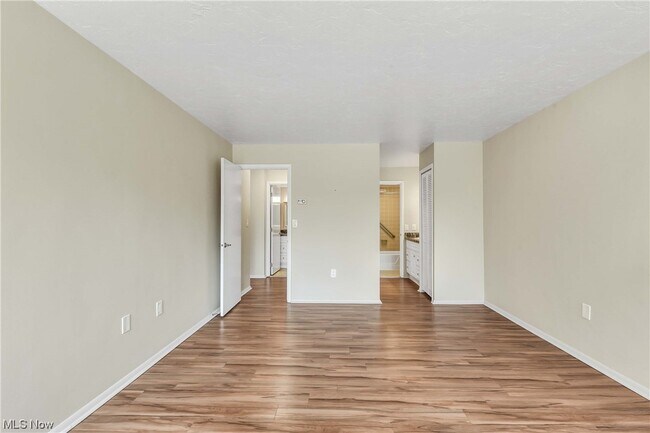 Building Photo - 12550 Lake Ave