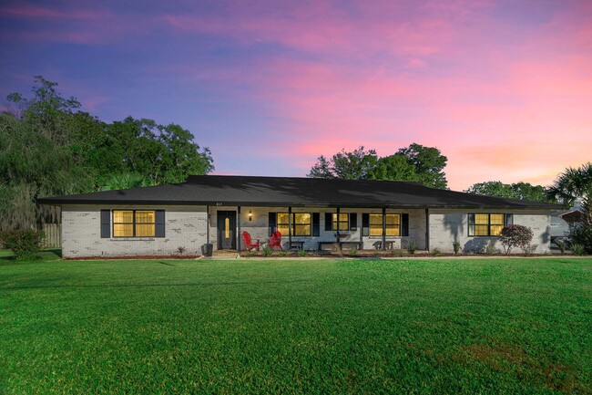 Primary Photo - Exquisite SE Ocala Pool Home