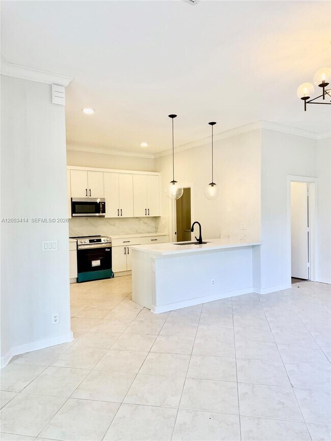 Building Photo - 4946 SW 38th Way