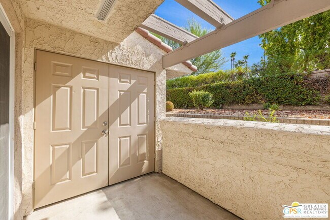 Building Photo - 505 S Farrell Dr