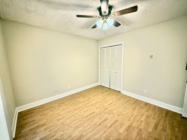 Building Photo - 1 Bedroom Condo On Chapman Mountain