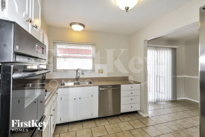 Building Photo - 12029 Glengrove Dr