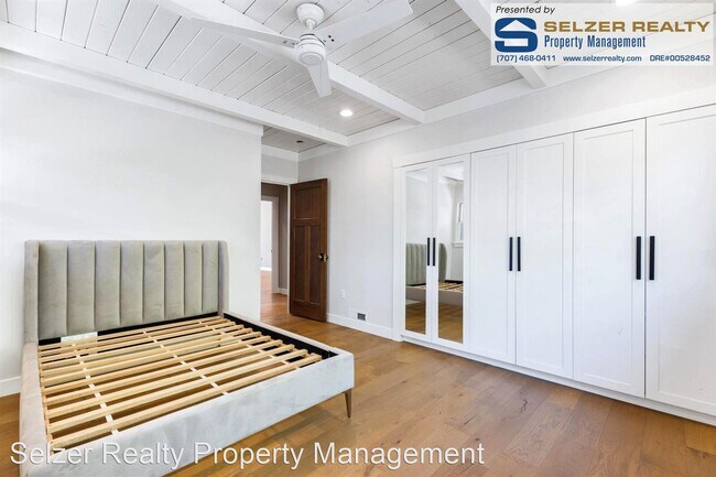 Building Photo - 3 br, 2.5 bath House - 805 Isola Way