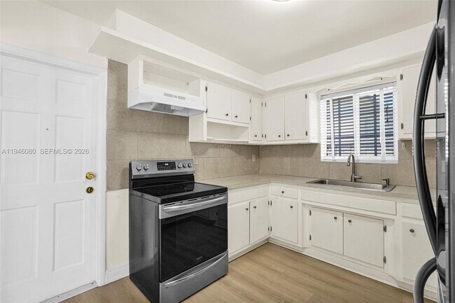 Building Photo - 5781 SW 25th St