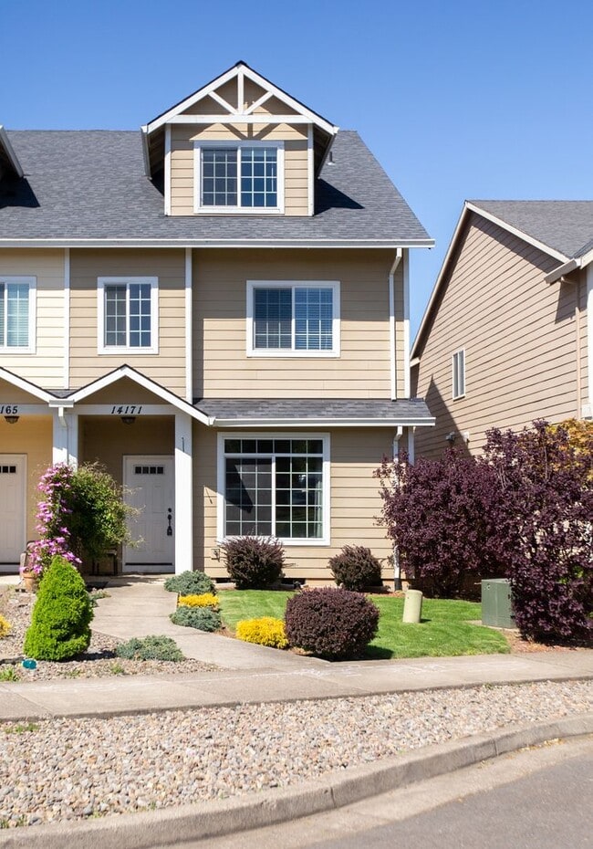 Primary Photo - 4 Bedroom Oregon City with Large Bonus Roo...