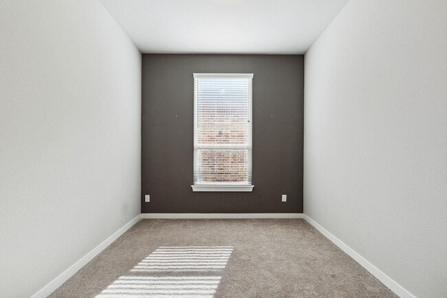 Building Photo - 1305 Swan Trl