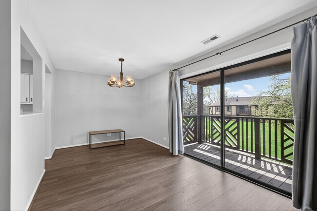 Building Photo - 1700 Lakecliffe Dr