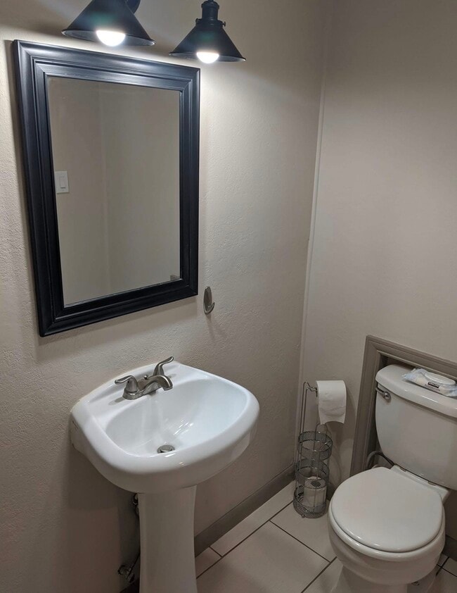 Building Photo - 407 2nd St