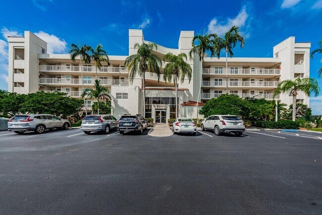 Building Photo - 6001 Bahia Del Mar Cir N