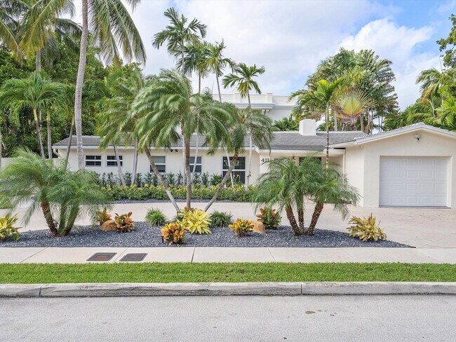 Building Photo - 411 Poinciana Dr