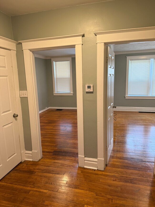 Building Photo - 5319 Sutherland Ave