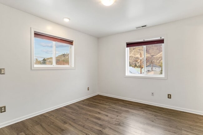 Building Photo - 3 Bedroom, 2 Bathroom Home with Full Finished Basement