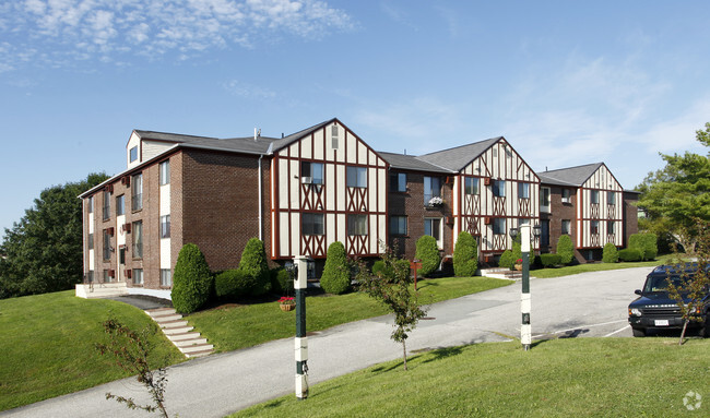 Primary Photo - Olde English Village Apartments