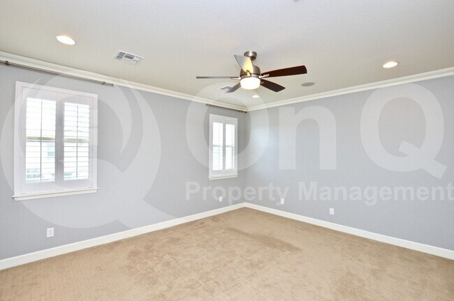Building Photo - 10612 E Hawk Ave