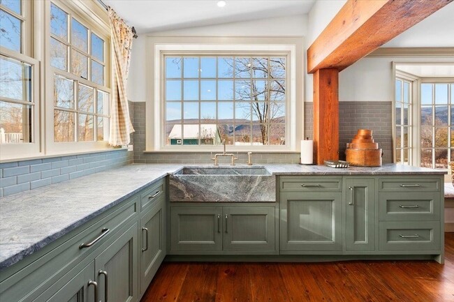 Building Photo - 3436 Main St