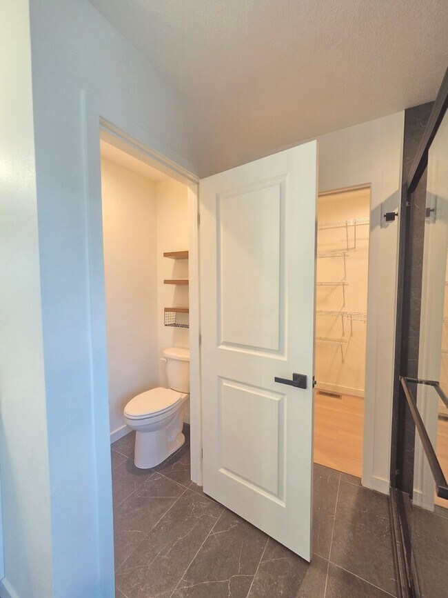 Building Photo - $2,500 - 4 Bed / 2.5 Stunning Home in Five Mile Prairie Neighborhood
