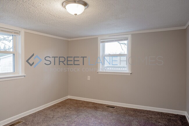 Building Photo - Charming 4 Bedroom in Campobello!