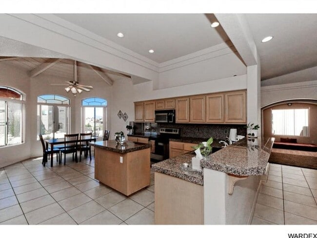 Building Photo - *REDUCED PRICE* Long Term - Unfurnished- Beautiful Golf Course Pool Home!!