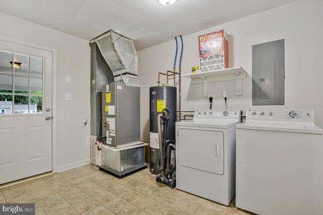 Building Photo - 1420 Knight Ave