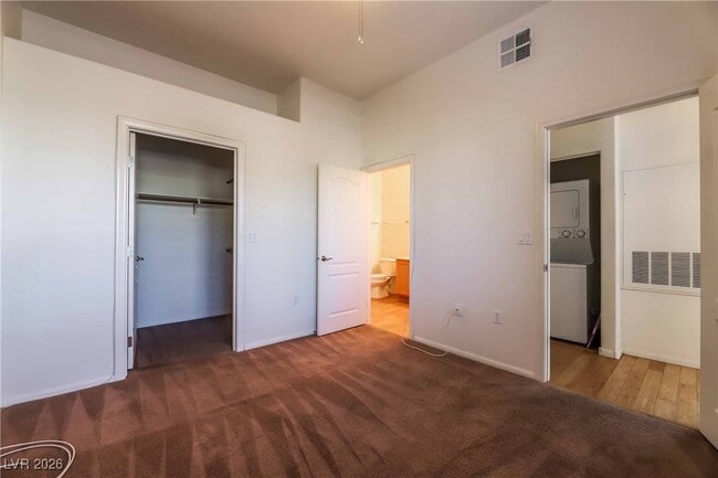 Building Photo - 2305 W Horizon Ridge Pkwy