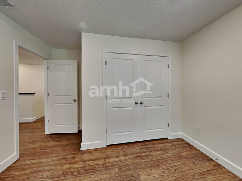 Building Photo - 2401 E Wild Horse Way
