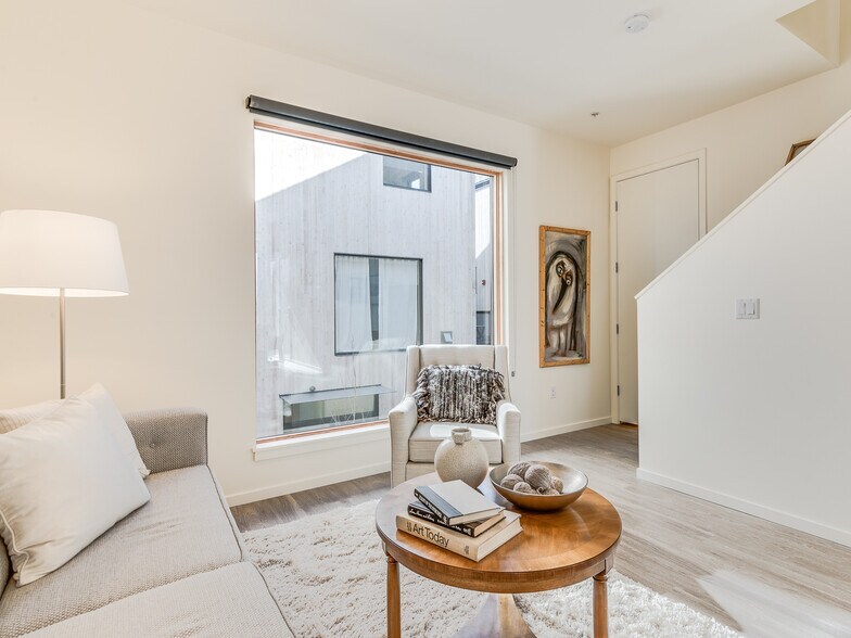 Building Photo - Overlook 2730