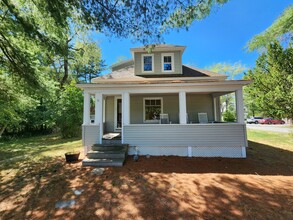 Building Photo - 387 College Ave