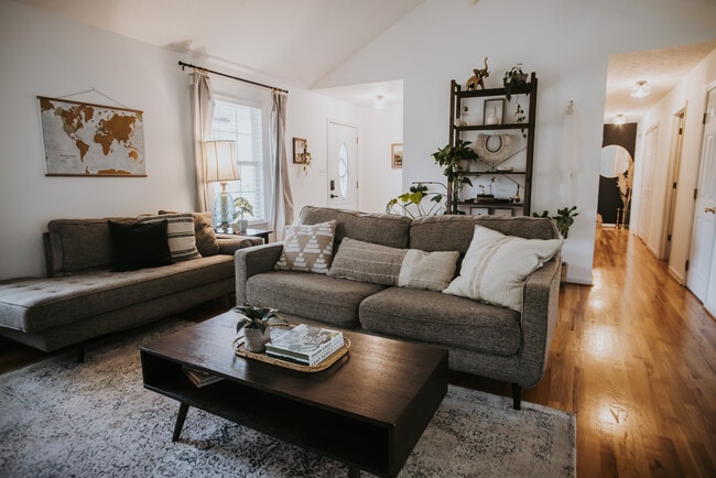 Building Photo - 10804 Trojan Hill Dr