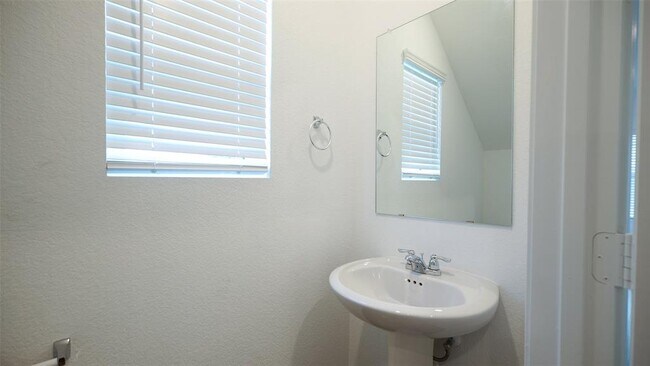 Building Photo - 1321 Weatherford Ln