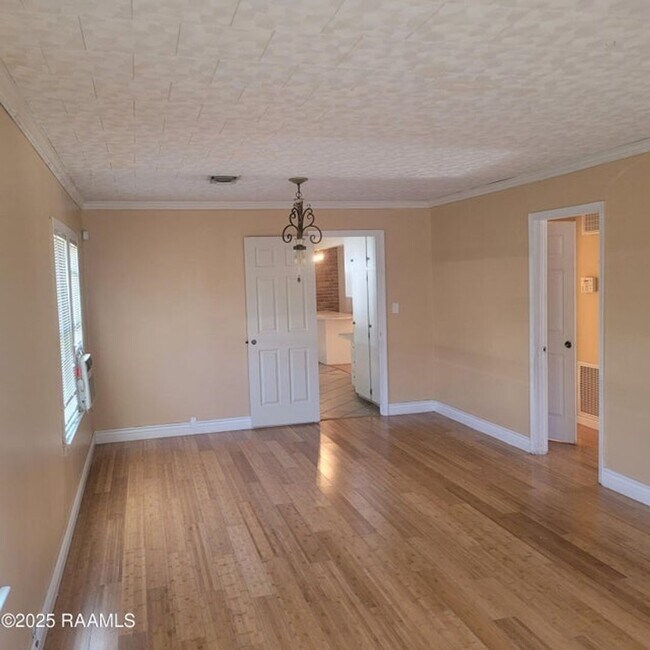 Building Photo - Opelousas: 3 Bed, 2 Bath Home – Section 8 Accepted