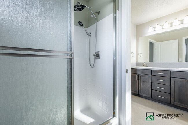 Building Photo - Heart of Meridian 4 Bed 3 Bath