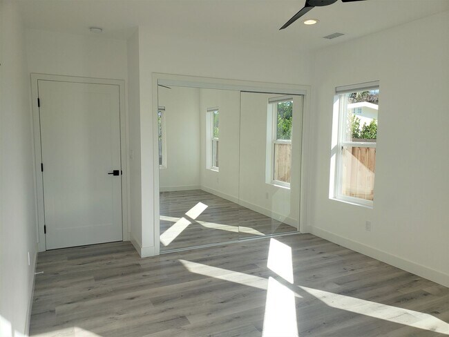 Building Photo - Newer Construction, 2BD/2BA House on Private Drive in Leucadia: Minutes to Beach, Town, YMCA!