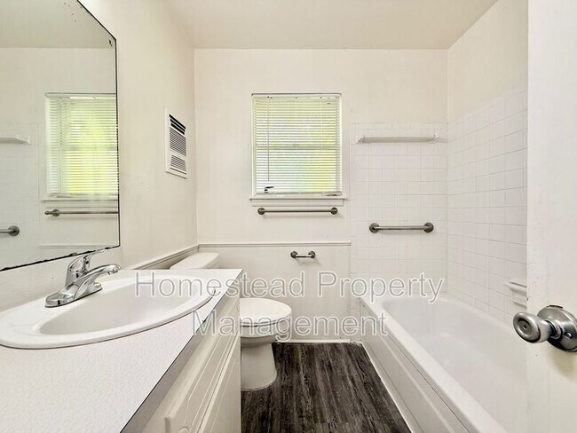 Building Photo - 433 NW 84th St