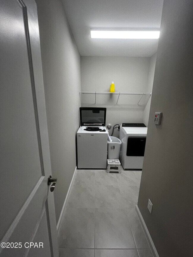 Building Photo - 8320 Jollymon Wy
