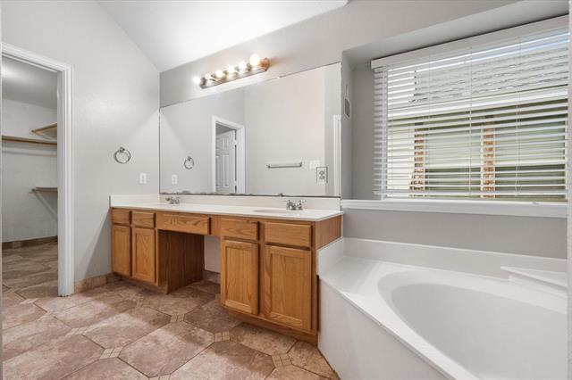 Building Photo - 4412 Ridgeway Dr