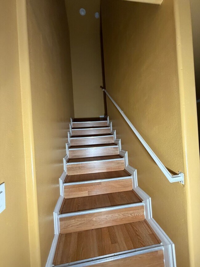 Building Photo - 40(718)