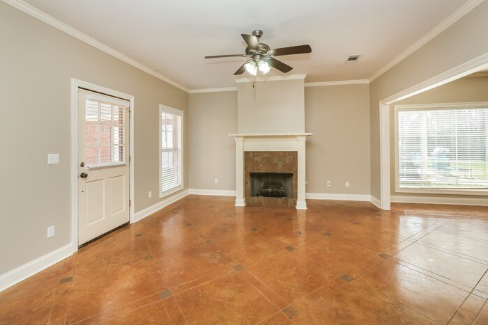 Building Photo - 631 Westhill Rd
