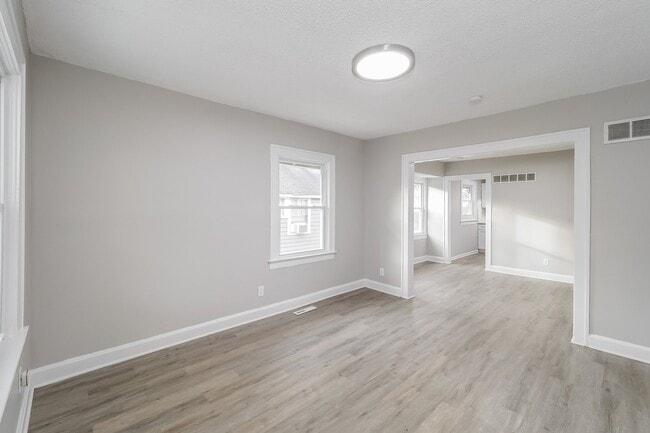 Building Photo - 5840 Park Ave