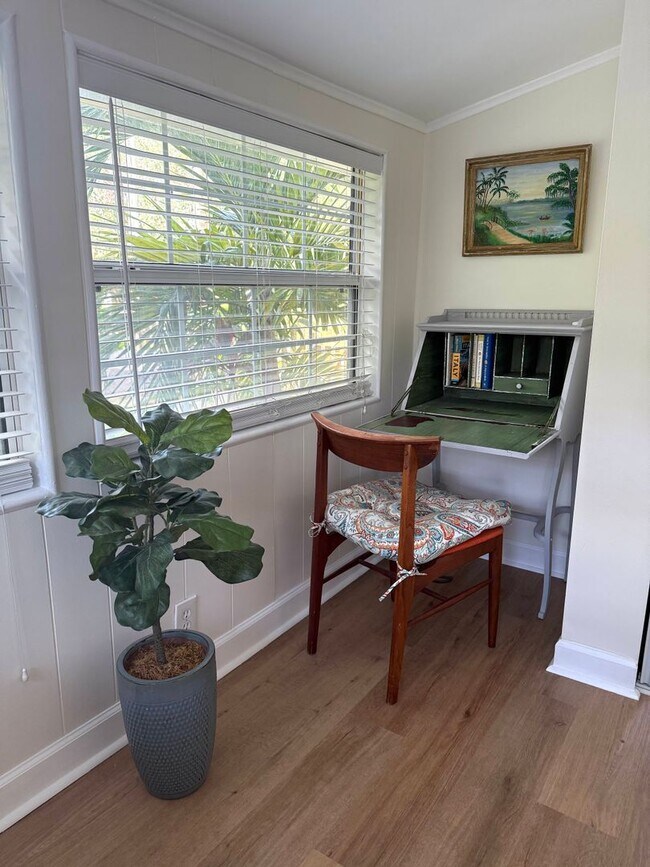 Building Photo - 2 Bedroom 2 Bath Annual Furnished Cottage ...