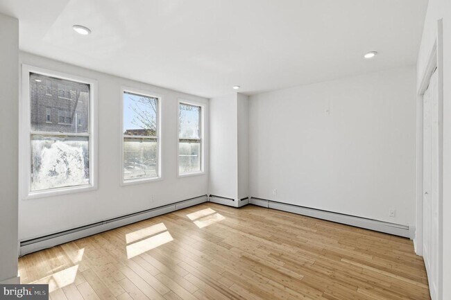 Building Photo - 5939 Drexel Rd