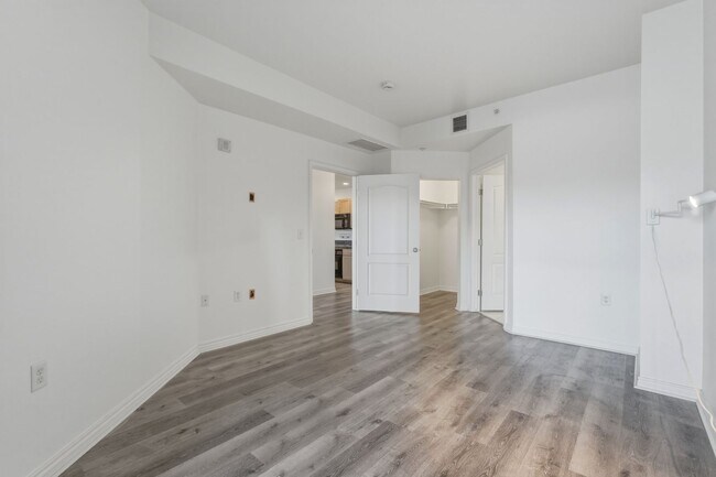 Building Photo - 2-bedroom, 2-bathroom condo with city views