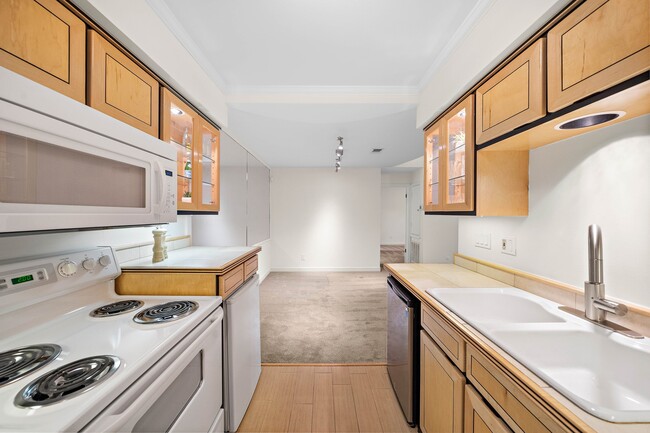 Building Photo - 5711 Sugar Hill Dr