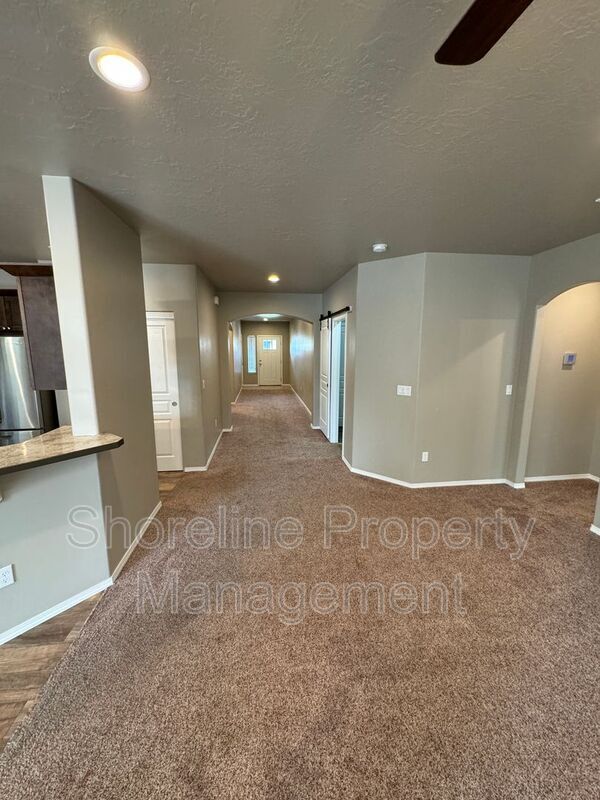 Building Photo - 511 Diamond Lake St
