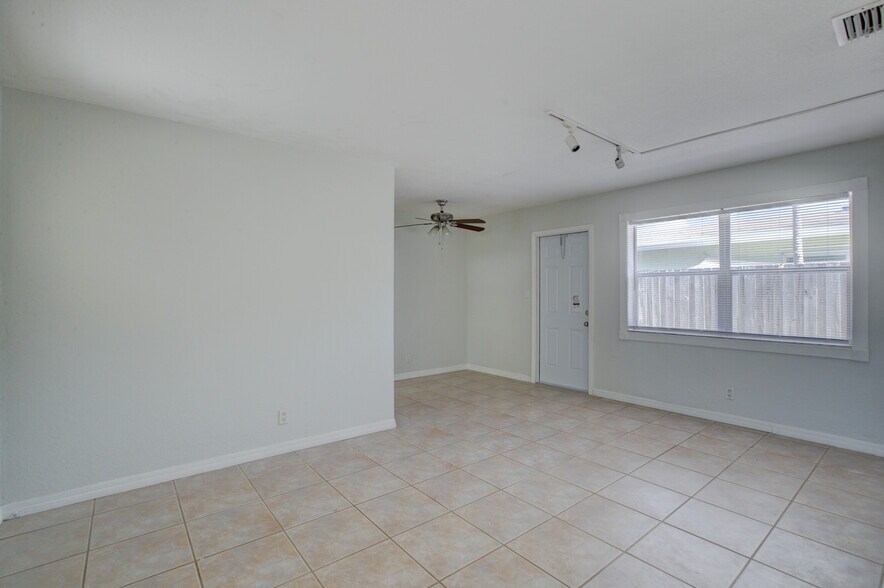 Living room - 604 NE 12th Ave