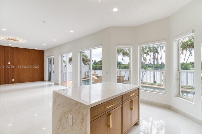 Building Photo - 5363 SW 38th Ave